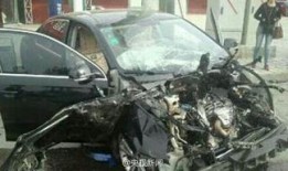 记者新闻爆料时出突发车祸,突发车祸！记者现场报道遭遇意外