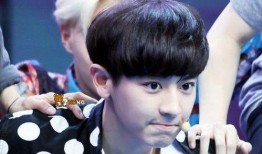 朴灿烈妈妈爆料了吗视频,揭秘明星家庭生活点滴